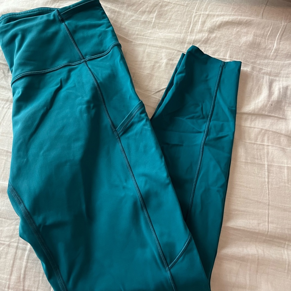Lululemon last and free 25’’ - Picture 4 of 4